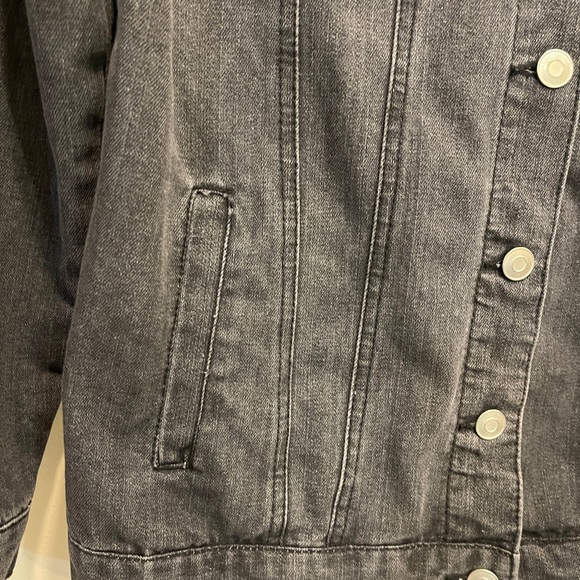 Vintage and Casual Forever 21 Black Denim Jacket - Picture 4 of 9